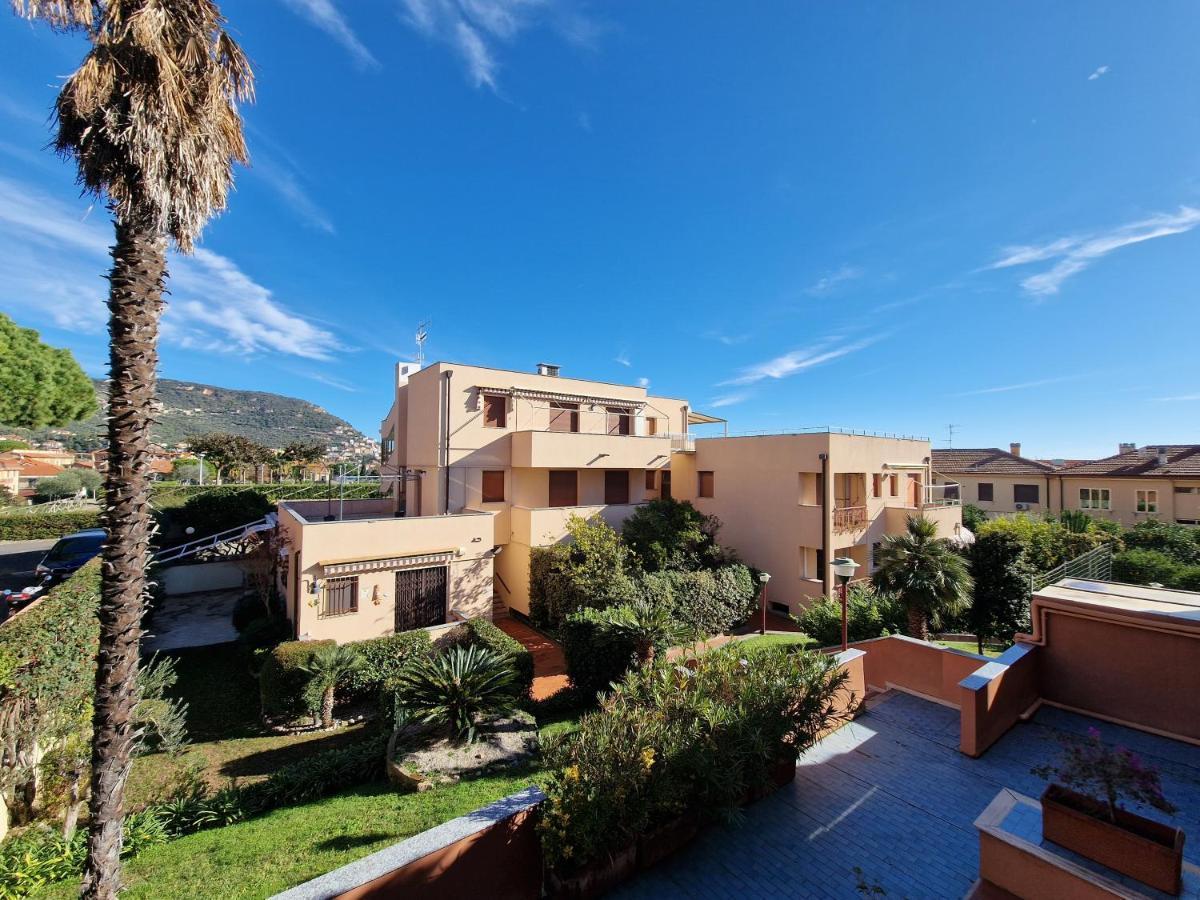 Appartement Via Alberti Terrazza Vista Aperta- Free Parking à Pietra Ligure Extérieur photo